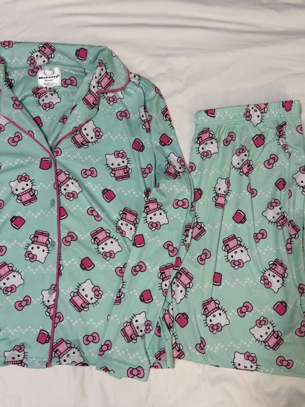 HELLO KITTY SANRIO 2 PIECE PAJAMAS SET - GREEN & PINK - SO VERY CUTE - SZ MEDIUM